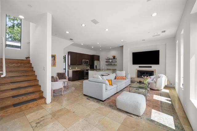 Building Photo - 4302 Deere St