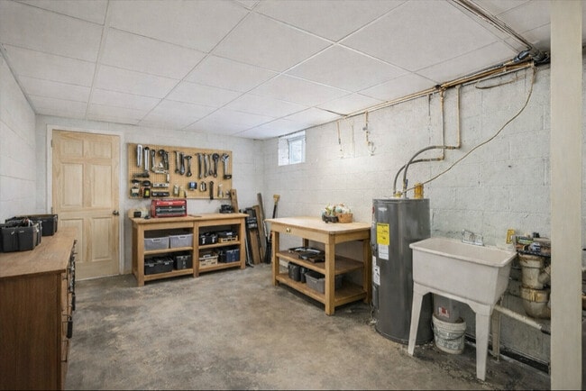 Building Photo - 2405 Melborne Dr