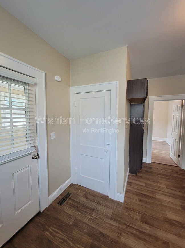 Building Photo - 333 W Murray St