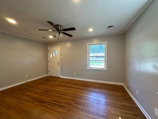 Building Photo - 4975 Marianne Ln