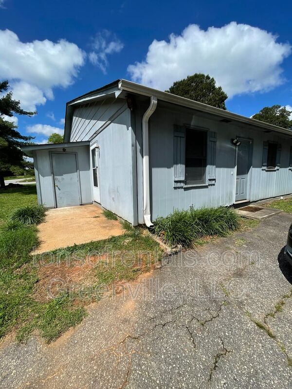 Primary Photo - 100 State Rd S-42-7449