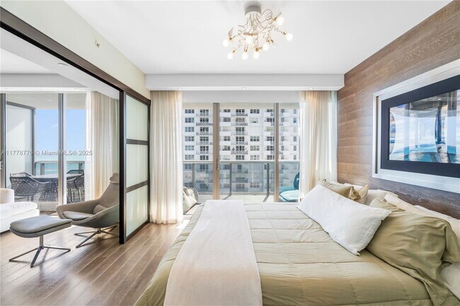 Building Photo - 5875 Collins Ave