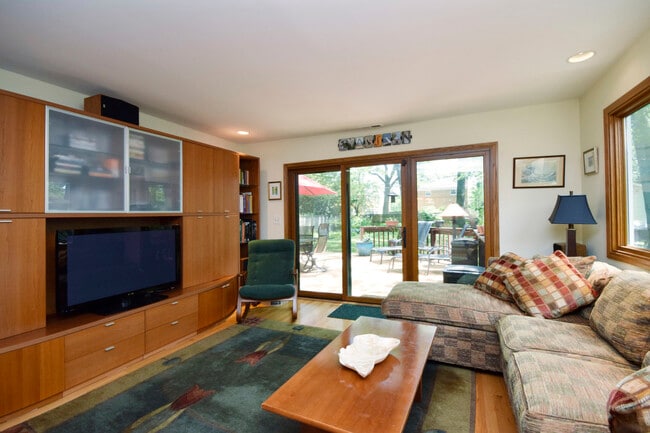 Building Photo - 319 Wesley Ave