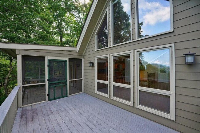 Building Photo - 127 Columbine Dr