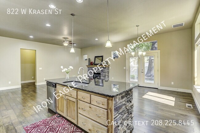 Building Photo - 822 W Krasen St