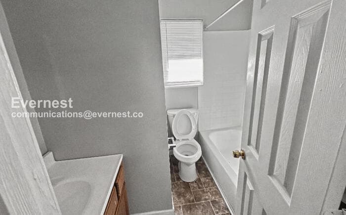 Building Photo - 1346 Vivian St SW