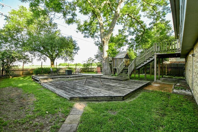 Building Photo - 1218 Briarmead Dr