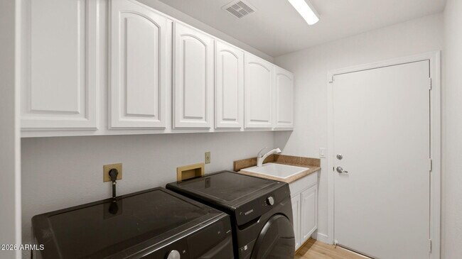Building Photo - 15221 North 42nd Pl