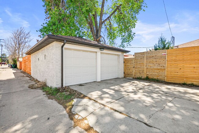Building Photo - 2Bed/1bath beautiful Home close to City Park