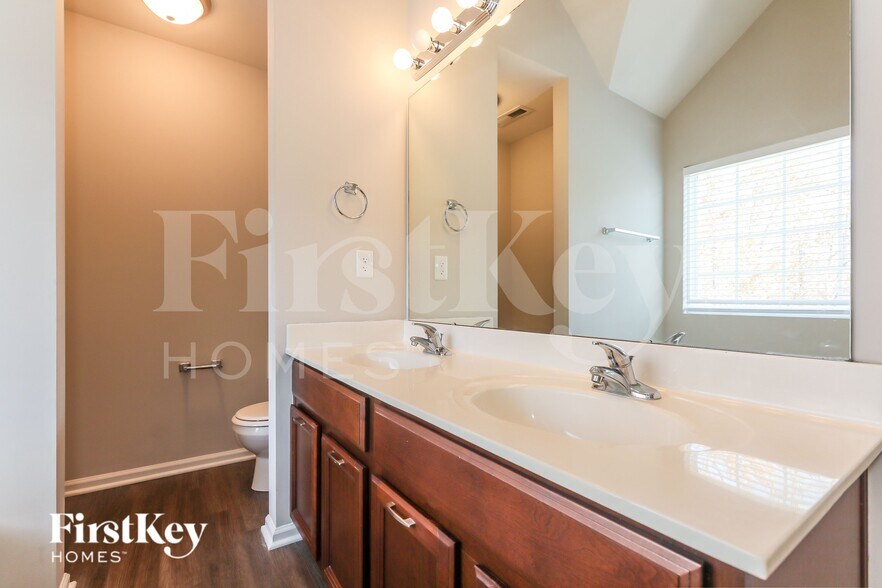 Building Photo - 5911 Parkstone Drive