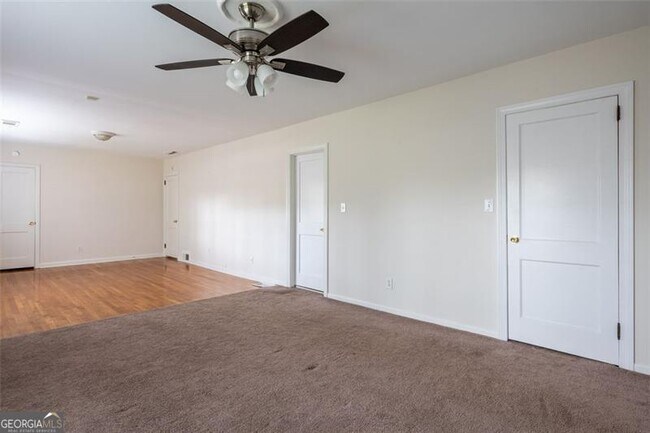 Building Photo - 1205 Spring Valley Ln NE