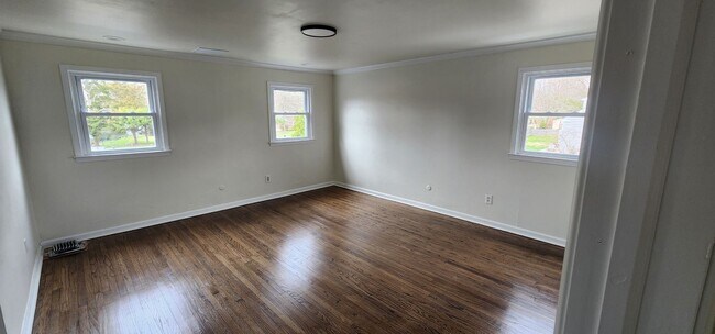 Building Photo - Beautiful and Spacious Wallingsford 4 Bedr...