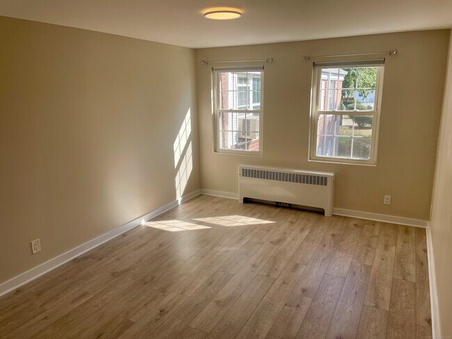 Building Photo - 72 Standish Rd