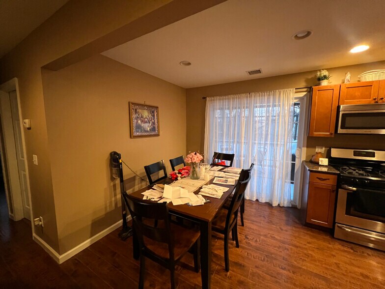 Building Photo - 3 Ikes Ln