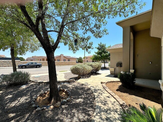 Building Photo - Sandstone Ranch Estates 4Bed Refrig A/C by...
