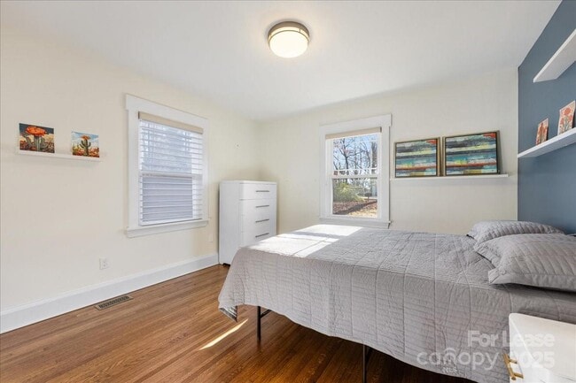 Building Photo - 5712 Oak Dr