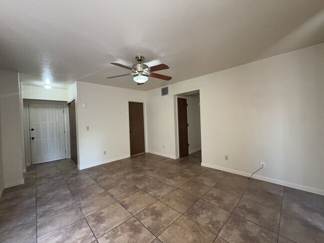 Building Photo - Spacious condo! Includes washer & dryer & ...