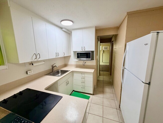 Building Photo - 1347 Palolo Ave