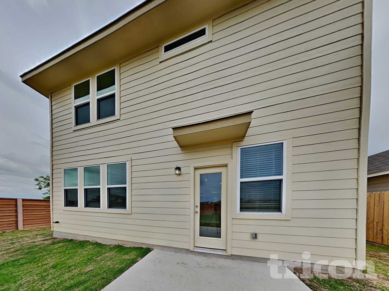Building Photo - 5002 Saddle Clb Dr