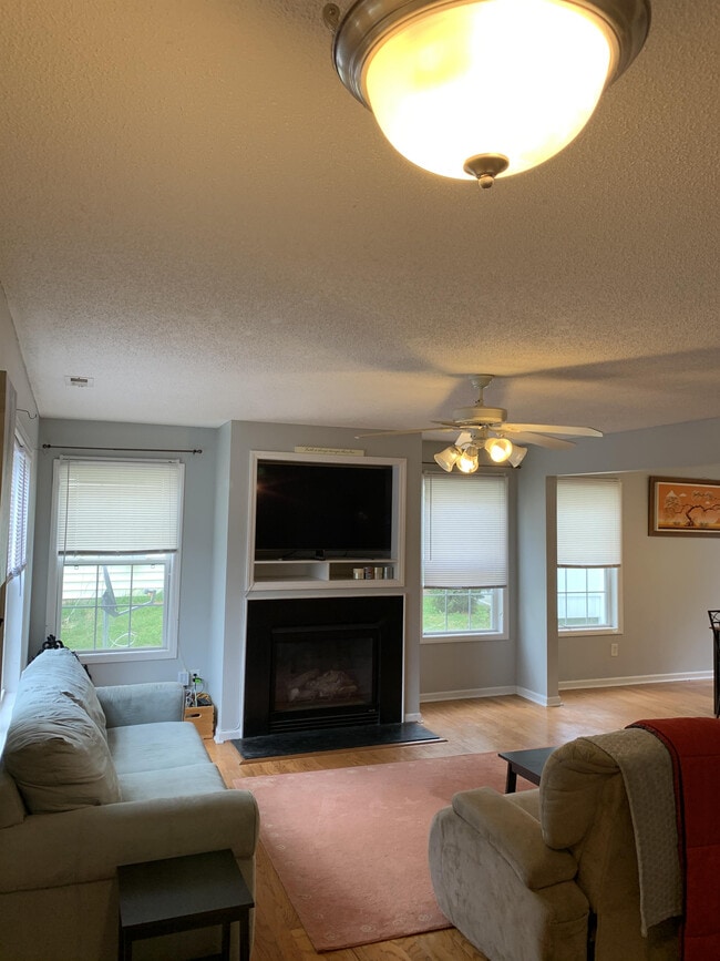 Building Photo - 815 Woodgreen Dr