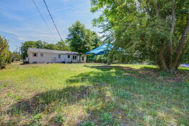 Building Photo - 7221 Patricia Dr