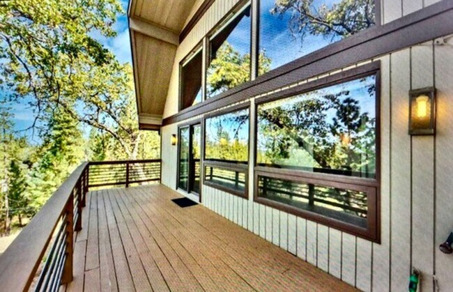 Building Photo - AUBURN LAKE TRAILS