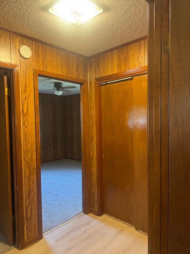 Building Photo - Middle of Town