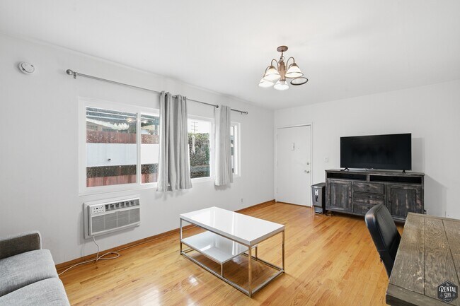 Building Photo - 3743 McLaughlin Ave