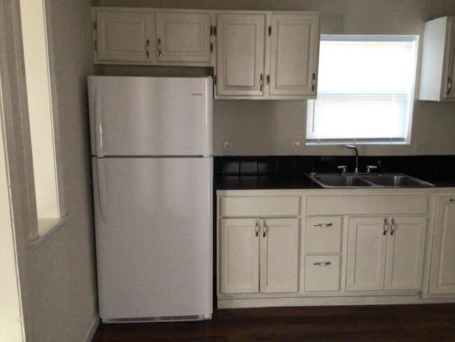 Building Photo - 3  bedroom 2 bath Mobile Home with a  Larg...