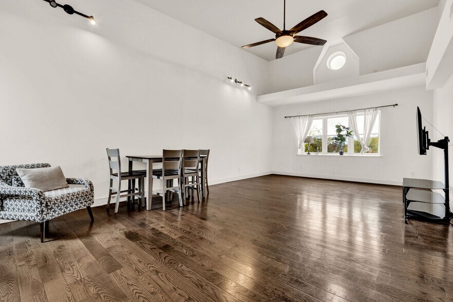 Building Photo - 1637 N 33rd St