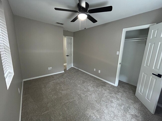 Building Photo - Lakeside Dream Home: Fully Remodeled 4BD/2BA Near Loop 323