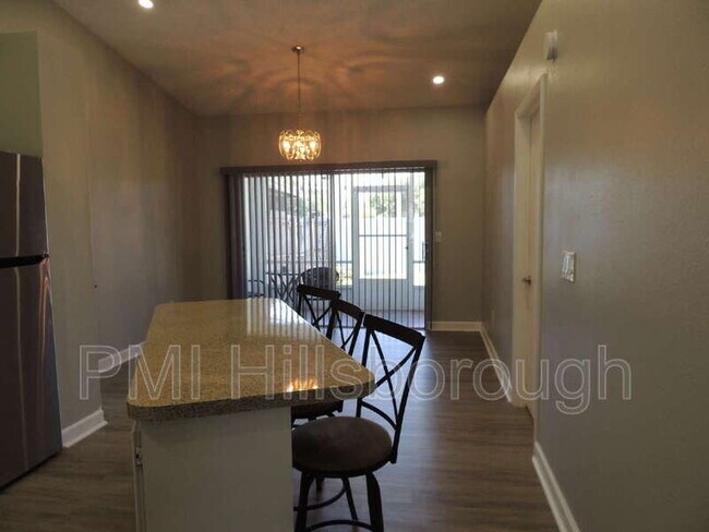 Building Photo - 944 Burlwood St