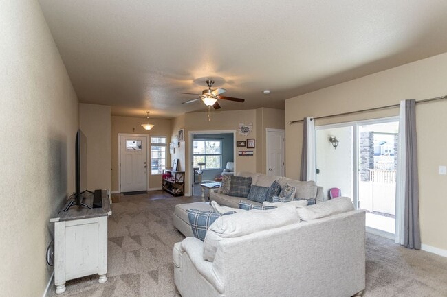 Building Photo - Immaculate 3-Story Home | Comfort, Space & Seasonal Perks!