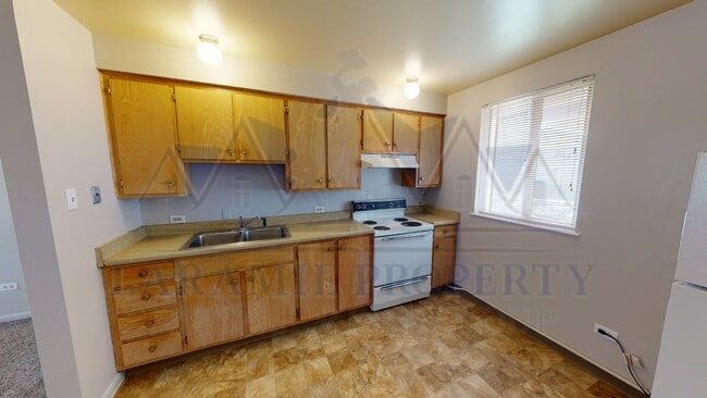 Building Photo - 2 Bed 1 Bath Apartment