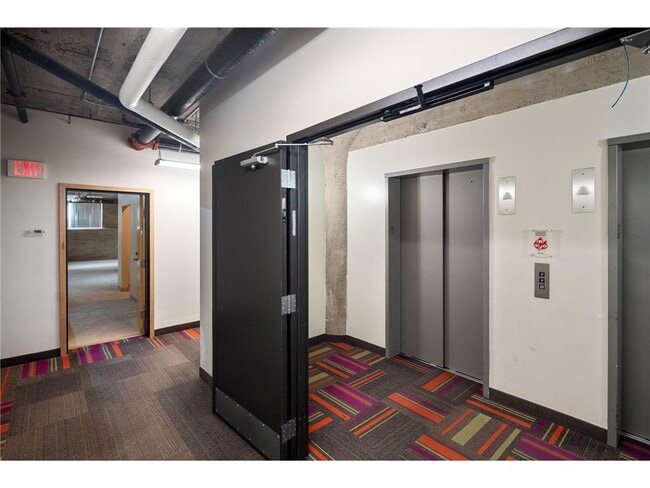 Building Photo - 521 S 7th St