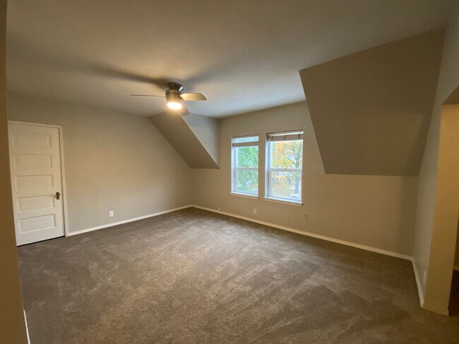 Building Photo - Beautifully Updated South Hill Home in Spo...