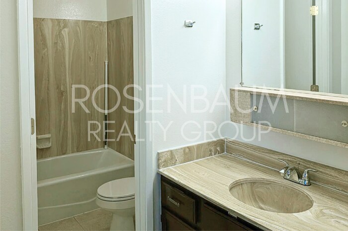 Building Photo - 2625 N Alvernon Way