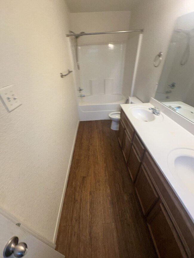 Building Photo - 4608 Waterproof Dr