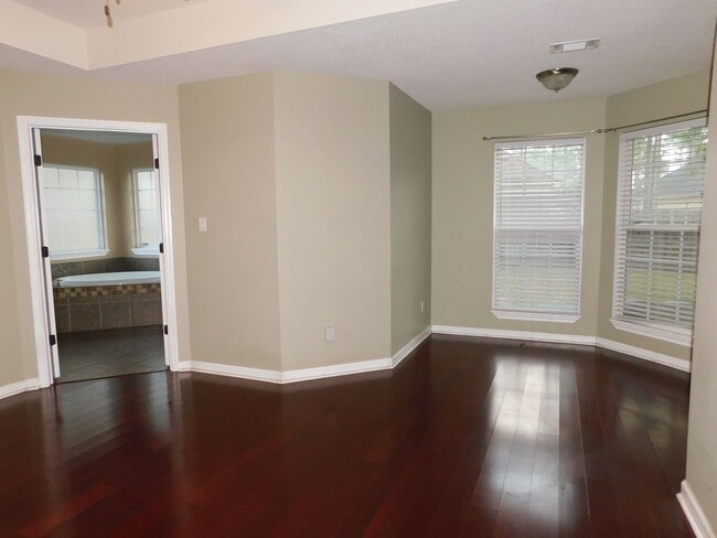 Building Photo - 3 bedroom in Crestwood S/D