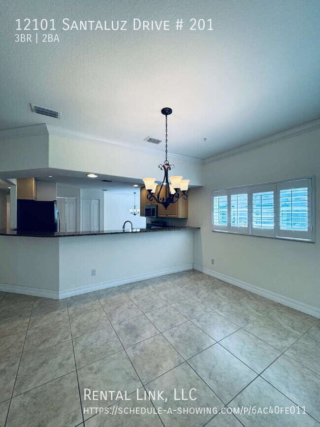 Building Photo - 12101 Santaluz Dr