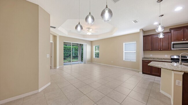Building Photo - 2/2 plus den Villa in Fairfield with a 2 car garage