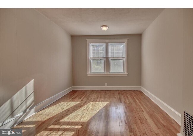 Building Photo - 518 N Jackson St