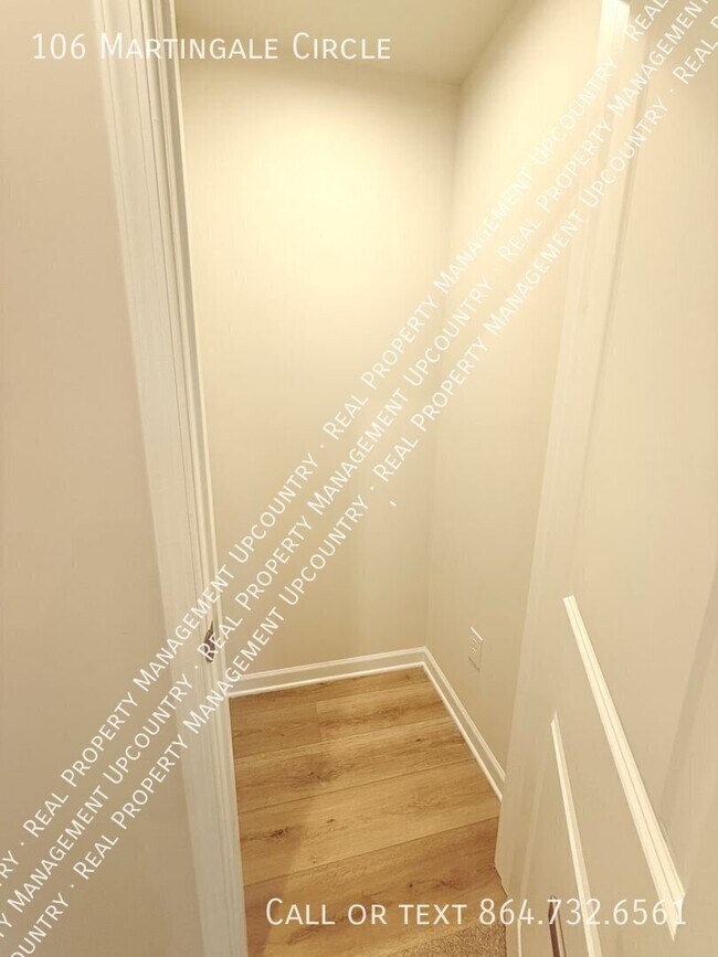 Building Photo - 106 Martingale Cir