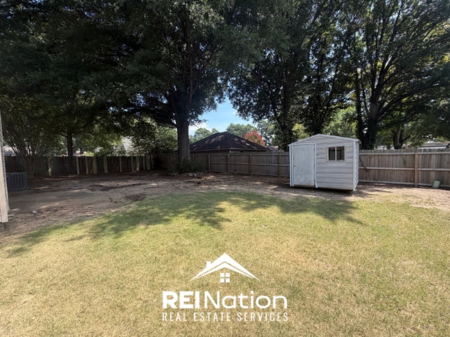 Building Photo - JUST LISTED! 3BR/2BA Memphis Stunner | Vaulted Ceilings & Stone Fireplace | Fenced Yard!