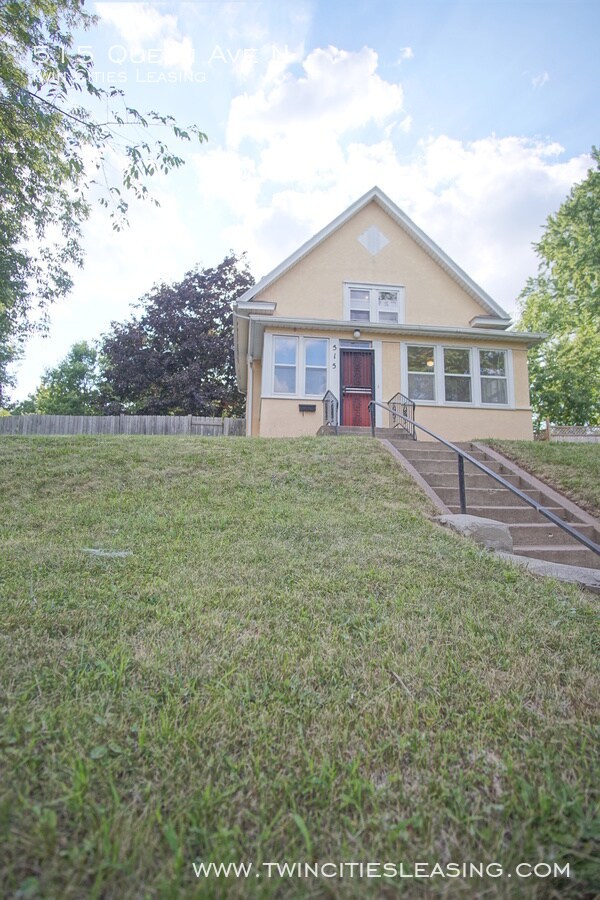 FENCED IN BACKYARD! 3 Bed 1 Bath ALL ON T... 515 N Queen Ave
