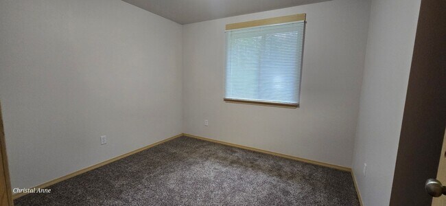 Building Photo - 3 Bedroom 2 bath in Lake Limerick