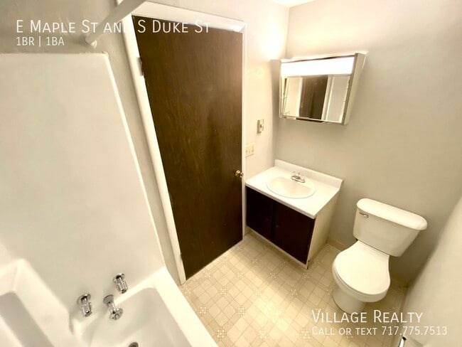 Building Photo - 505 E Maple St