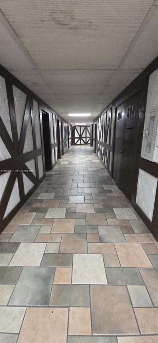 Building Photo - 3680 Inverrary Dr