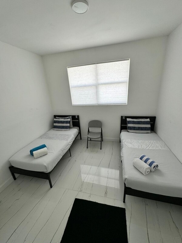 Building Photo - 1260 SW 32nd St