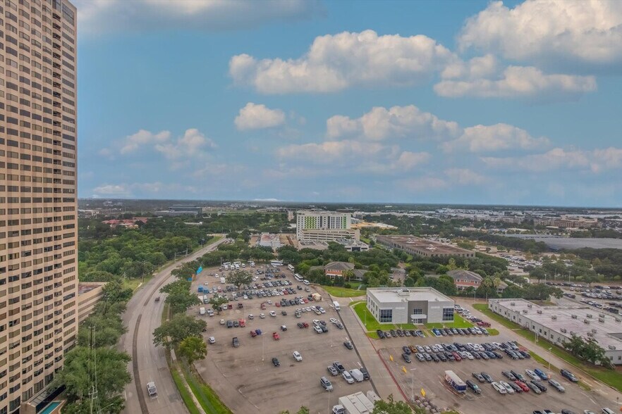 Building Photo - 2022 Holcombe Blvd